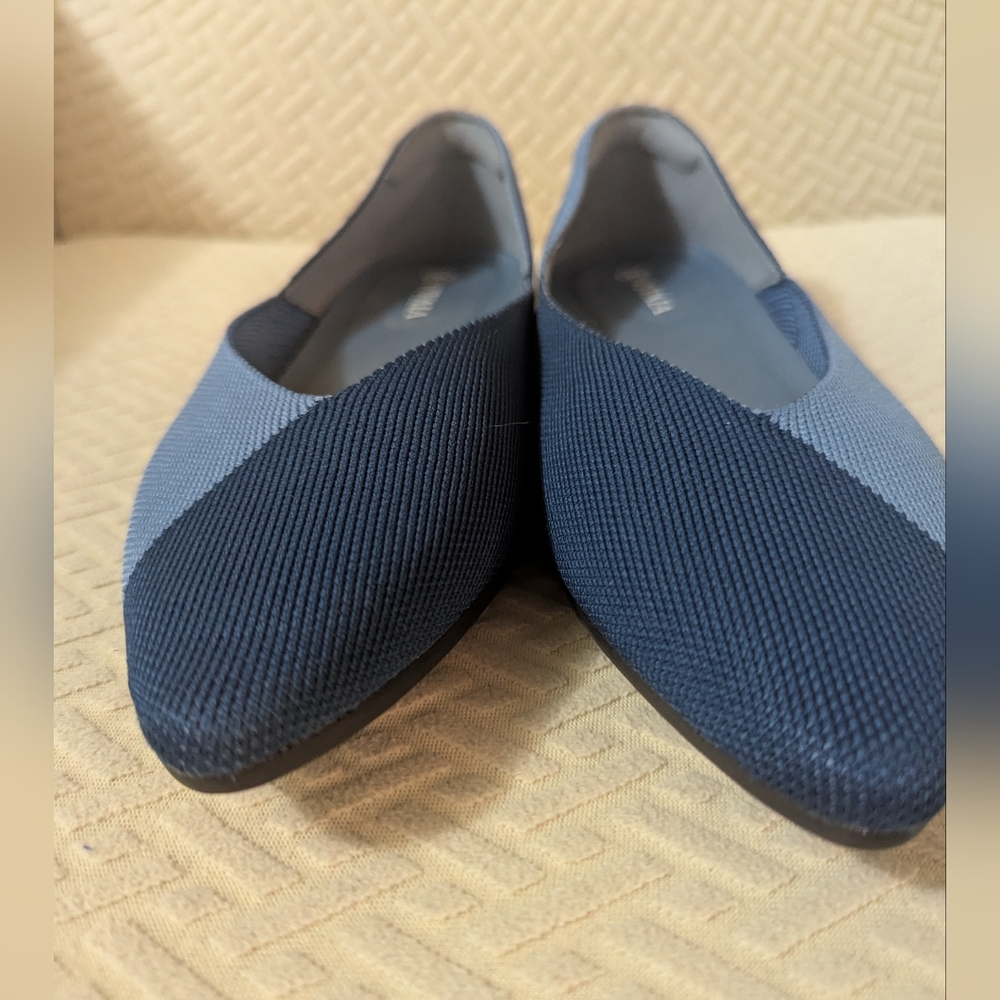 Vivaia Pointed-Toe V-Cut Flats (Valencia 2.0)- Colorblock Blue - Sz 7.5 - Picture 2 of 4